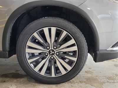 2022 Mitsubishi Outlander - Thumbnail