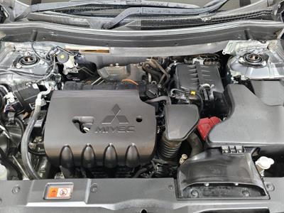 2022 Mitsubishi Outlander - Thumbnail