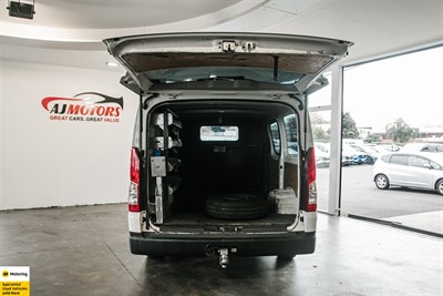 2020 Toyota Hiace - Thumbnail