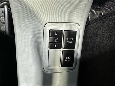 2013 Toyota Aqua - Thumbnail