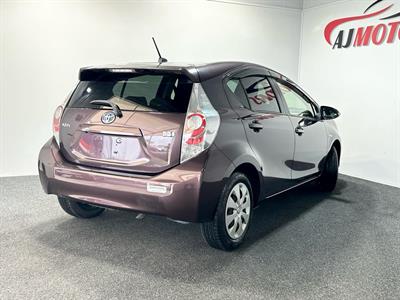 2013 Toyota Aqua - Thumbnail