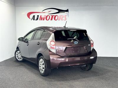 2013 Toyota Aqua - Thumbnail