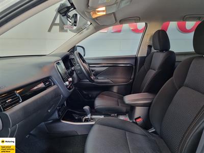 2022 Mitsubishi Outlander - Thumbnail