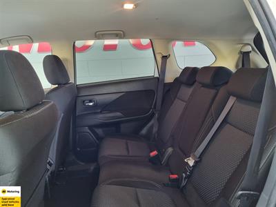 2022 Mitsubishi Outlander - Thumbnail