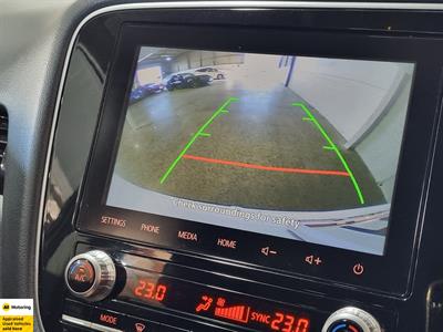2022 Mitsubishi Outlander - Thumbnail