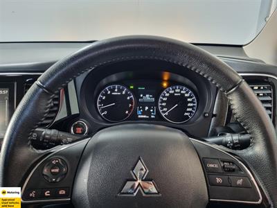 2022 Mitsubishi Outlander - Thumbnail
