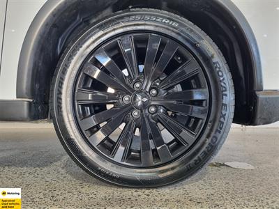2022 Mitsubishi Outlander - Thumbnail