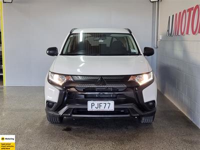 2022 Mitsubishi Outlander - Thumbnail