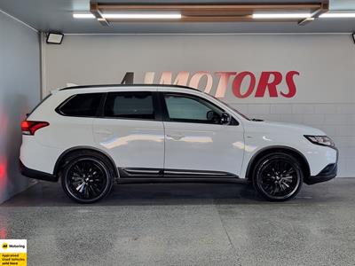 2022 Mitsubishi Outlander - Thumbnail