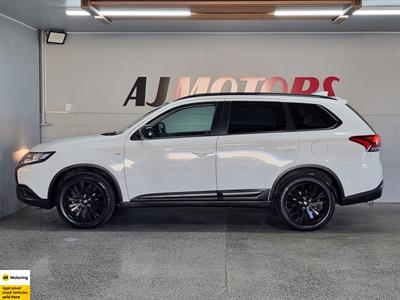 2022 Mitsubishi Outlander - Thumbnail