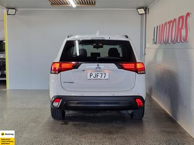 2022 Mitsubishi Outlander - Thumbnail