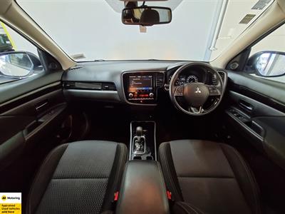 2022 Mitsubishi Outlander - Thumbnail