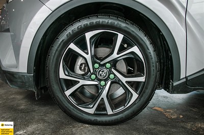 2017 Toyota C-HR - Thumbnail