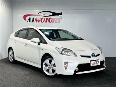 2015 Toyota Prius - Thumbnail