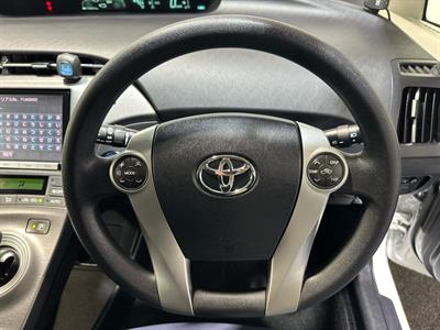 2015 Toyota Prius - Thumbnail