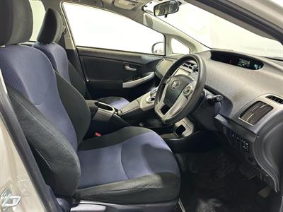 2015 Toyota Prius - Thumbnail