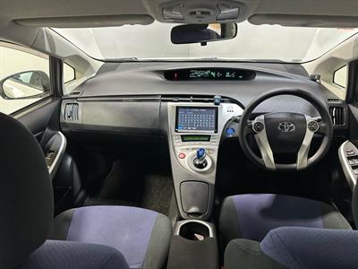 2015 Toyota Prius - Thumbnail