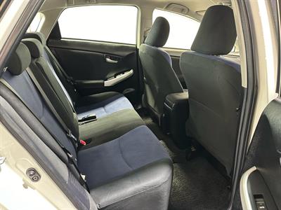 2015 Toyota Prius - Thumbnail