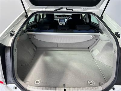 2015 Toyota Prius - Thumbnail