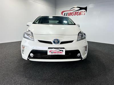 2015 Toyota Prius - Thumbnail