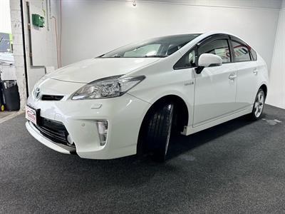 2015 Toyota Prius - Thumbnail