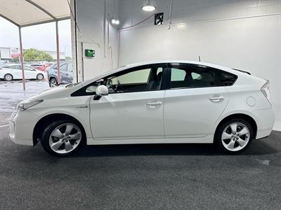 2015 Toyota Prius - Thumbnail