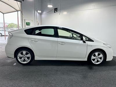 2015 Toyota Prius - Thumbnail