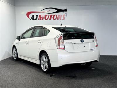 2015 Toyota Prius - Thumbnail