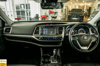 2017 Toyota Highlander - Thumbnail