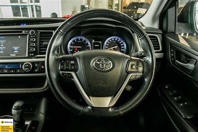 2017 Toyota Highlander - Thumbnail