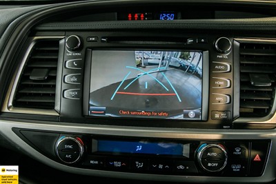 2017 Toyota Highlander - Thumbnail