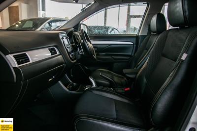 2014 Mitsubishi Outlander - Thumbnail