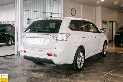 2014 Mitsubishi Outlander - Thumbnail