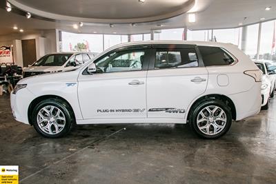 2014 Mitsubishi Outlander - Thumbnail