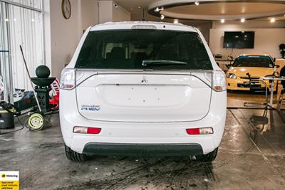 2014 Mitsubishi Outlander - Thumbnail