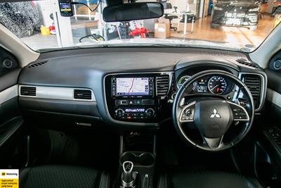 2014 Mitsubishi Outlander - Thumbnail