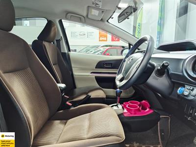 2013 Toyota Aqua - Thumbnail