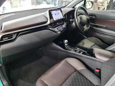 2017 Toyota C-HR - Thumbnail