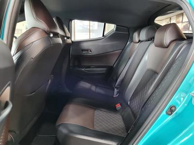 2017 Toyota C-HR - Thumbnail