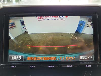 2017 Toyota C-HR - Thumbnail