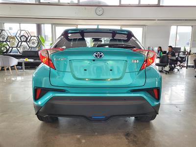 2017 Toyota C-HR - Thumbnail