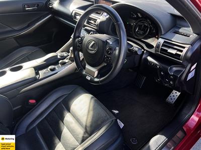 2013 Lexus IS 300h - Thumbnail