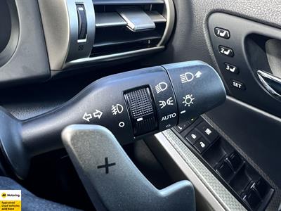 2013 Lexus IS 300h - Thumbnail