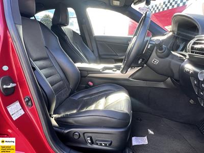 2013 Lexus IS 300h - Thumbnail