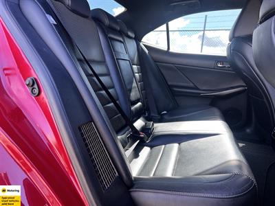 2013 Lexus IS 300h - Thumbnail