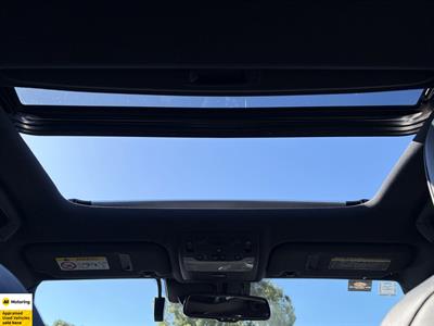 2013 Lexus IS 300h - Thumbnail