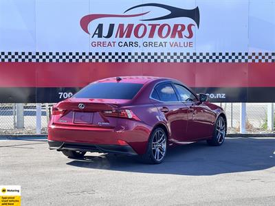 2013 Lexus IS 300h - Thumbnail