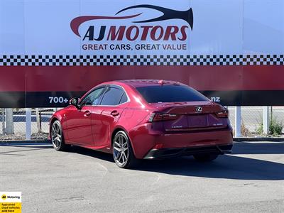 2013 Lexus IS 300h - Thumbnail