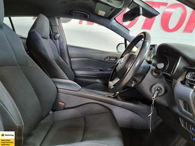 2019 Toyota C-HR - Thumbnail