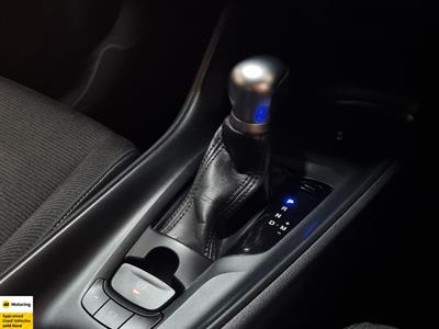 2019 Toyota C-HR - Thumbnail